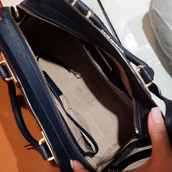 Michael Kors Satchel Leather Bag in Navy Blue with Gold Chain - Picture 4 of 10